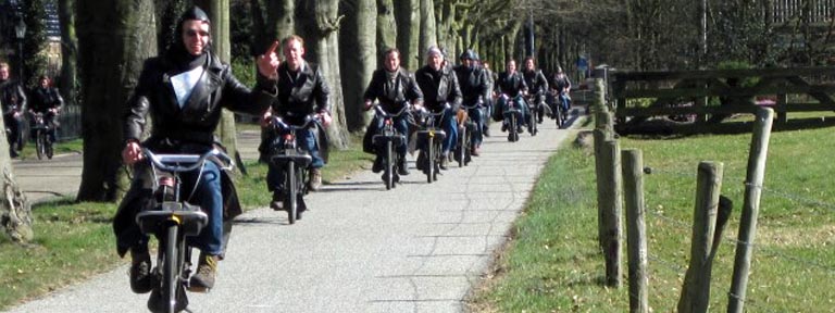 Op de solex rondtoeren 